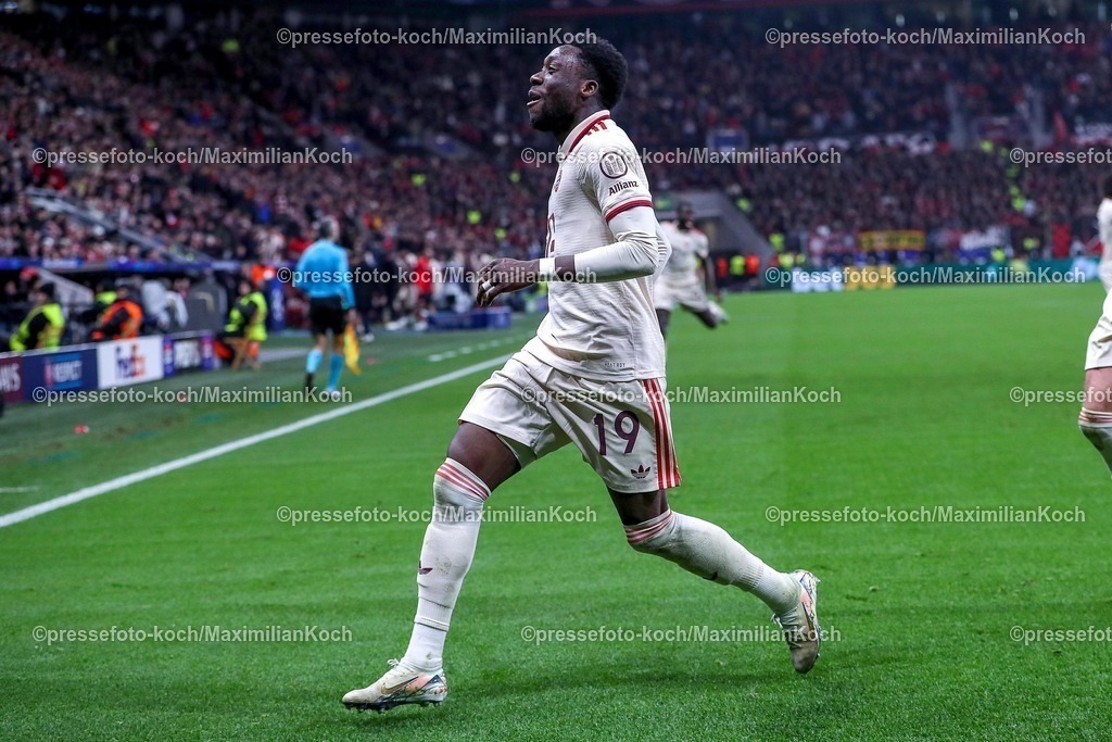 UCL11032502456 | 11.03.2025, Fußball, UEFA Champions League, Bayer 04 Leverkusen - FC Bayern München, Achtelfinale Rückspiel, BayArena, Saison 2024 2025: Torjubel nach dem 2:0 durch Torschütze Alphonso Davies (FC Bayern #19). DFB regulations prohibit any use of photographs as image sequences and or quasi-video.