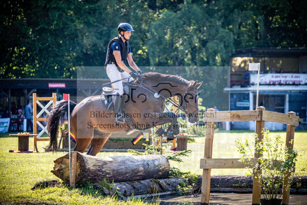 2026-05 - Melle Oldendorf-3-0071 | Entdecke hochwertige Reitturnierfotos von Foto Oger. Professionell, emotional und authentisch – jetzt Lieblingsmomente im Shop bestellen.Deutschlandweite Turnierfotografie. - Realisiert mit Pictrs.com