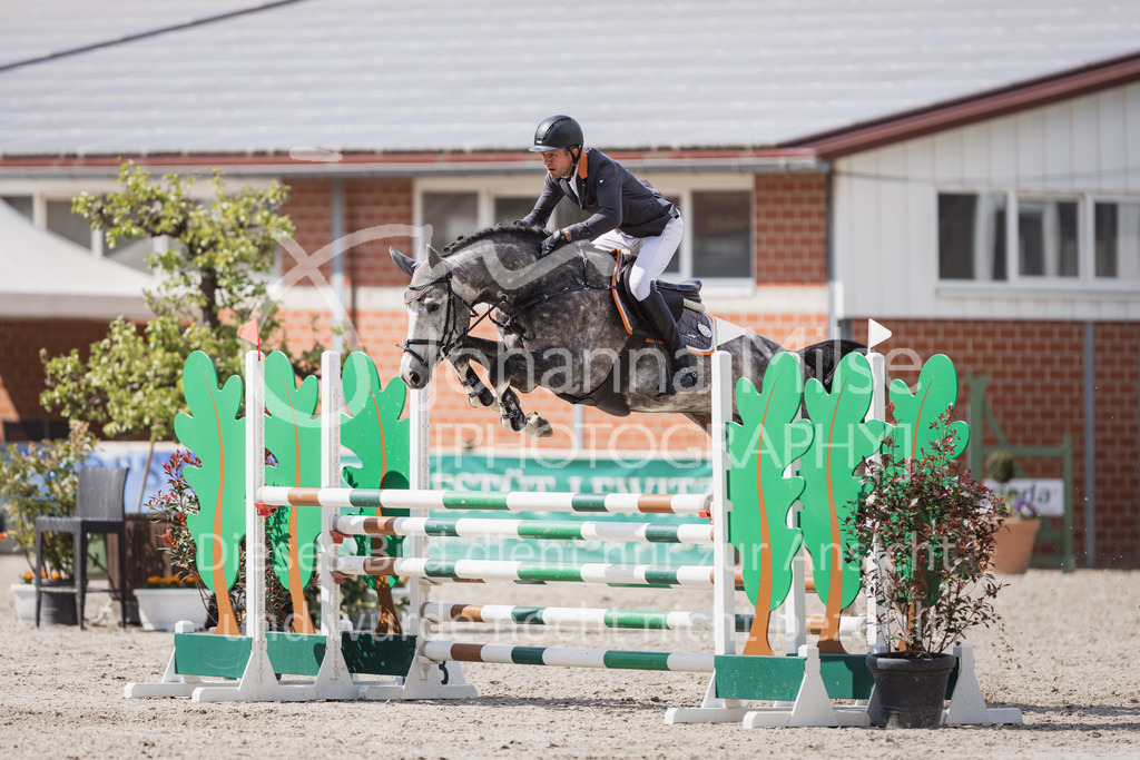 230516_Mühlen_04SprPf-L-461 | Deine schönsten Turniermomente als professionelle Fotos! Entdecke hochwertige Pferdesport-Fotografie im Online-Shop. Jetzt Fotos finden & bestellen!