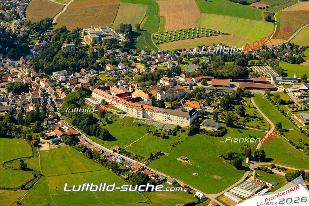 Das Luftbild zeigt : Mallersdorf Mallersdorf-Pfaffenberg - Die Luftaufnahme wurde 2023 vom UL-Flugzeug aus erstellt ( keine Drohne ) - Hochauflösende Luftaufnahme - Für grossformatige Ausdrucke geeignet. Die Geschenkidee !Mit Lizenz und Bildrechte bestellbar