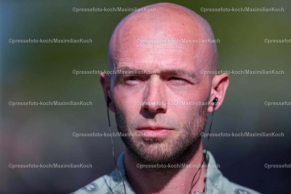 SCP09052502173 | 09.05.2025, Fußball, Preußen Münster - Hertha BSC, 2. Fußball Bundesliga, 33. Spieltag, Preußenstadion, Saison 2024 2025: Cheftrainer Christian Pander (Preussen Muenster) DFB regulations prohibit any use of photographs as image sequences and or quasi-video.