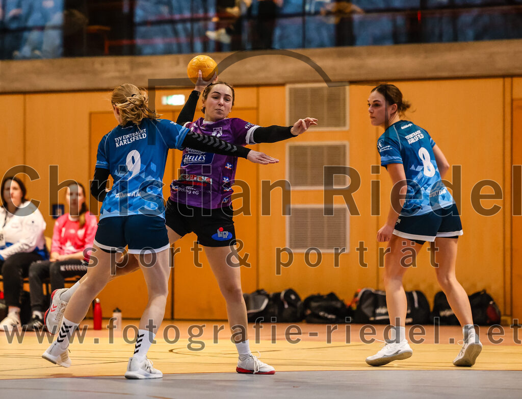 2024-03-09_093_SpVgg_Altenerding_gegen_Eintracht_Dachau-Karlsfeld | Erding, Deutschland, 09.03.2024:
Handball, Bezirksoberliga Frauen Altbayern 2023 / 2024, 17. Spieltag, SpVgg Altenerding gegen Eintracht Dachau-Karlsfeld, Endergebnis: 26:25

Simone Merz (TSV Eintracht Karlsfeld, #9), Lena Prem (SpVgg Altenerding, #5), Lena Schmid (TSV Eintracht Karlsfeld, #8)

Foto: Christian Riedel / fotografie-riedel.net