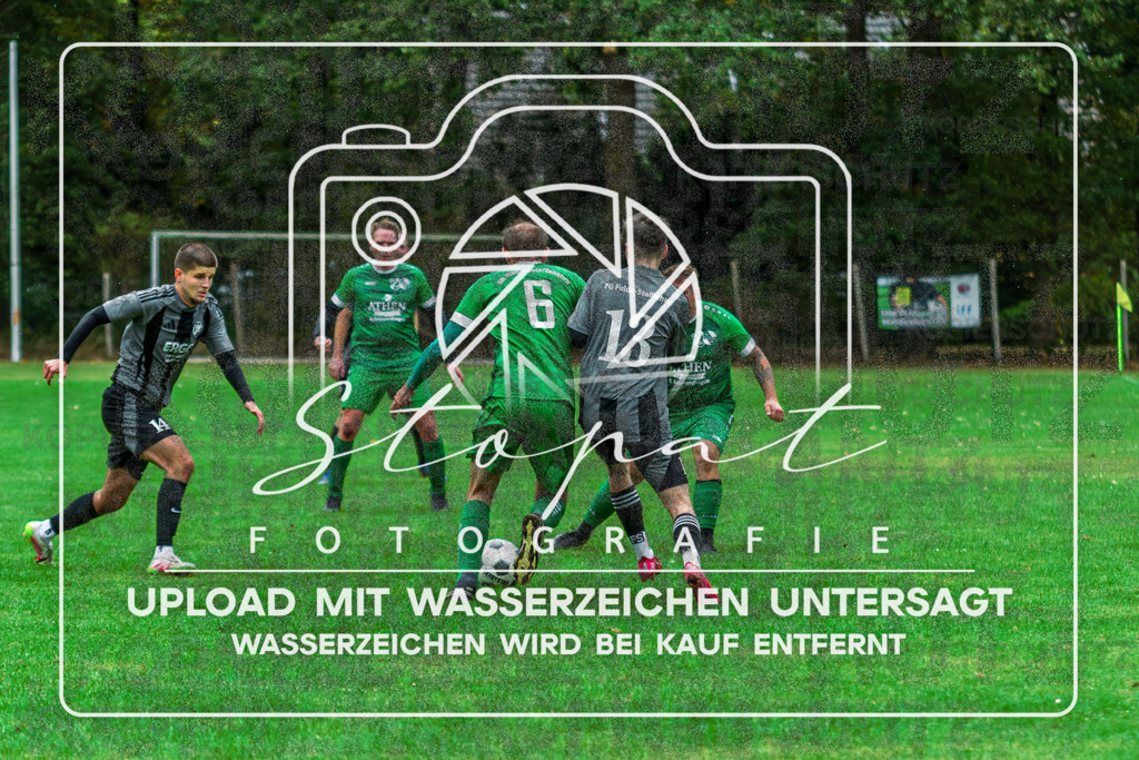 SGWFGFS-1015 | Moritz-Bjarne Bartels (SG Wintermoor/Schuelern #06) und Til Stimming (FG Fulde-Stellichte #13) beim Herren Kreisliga HK Spiel zwischen SG Schulern/Wintermoor und FG Fulde-Stellichte im Stadion Wintermoor, Schneverdingen (Simon Paul Stopat) - Realisiert mit Pictrs.com