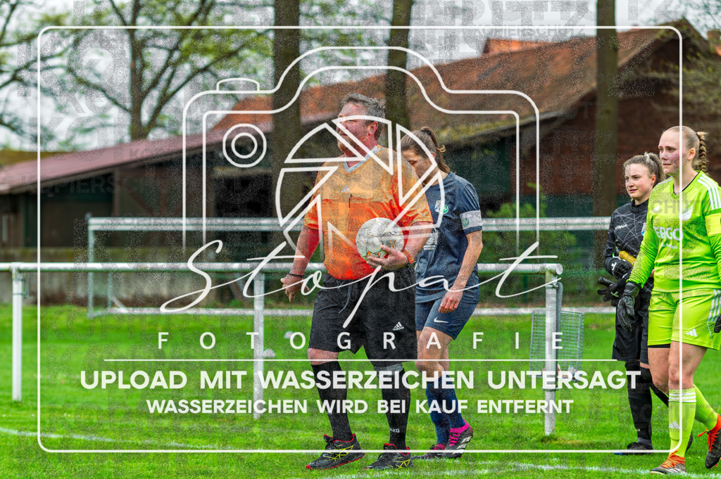 DZC_0021-Verbessert-RR | Adam Labus (Schiedsrichter) beim Damen Kreispokal Halbfinale HK/CE zwischen SG Fulde und SG Wohlde/Sudwinsen im Fulder Zentralstadion, Fulde (Simon Paul Stopat) - Realisiert mit Pictrs.com