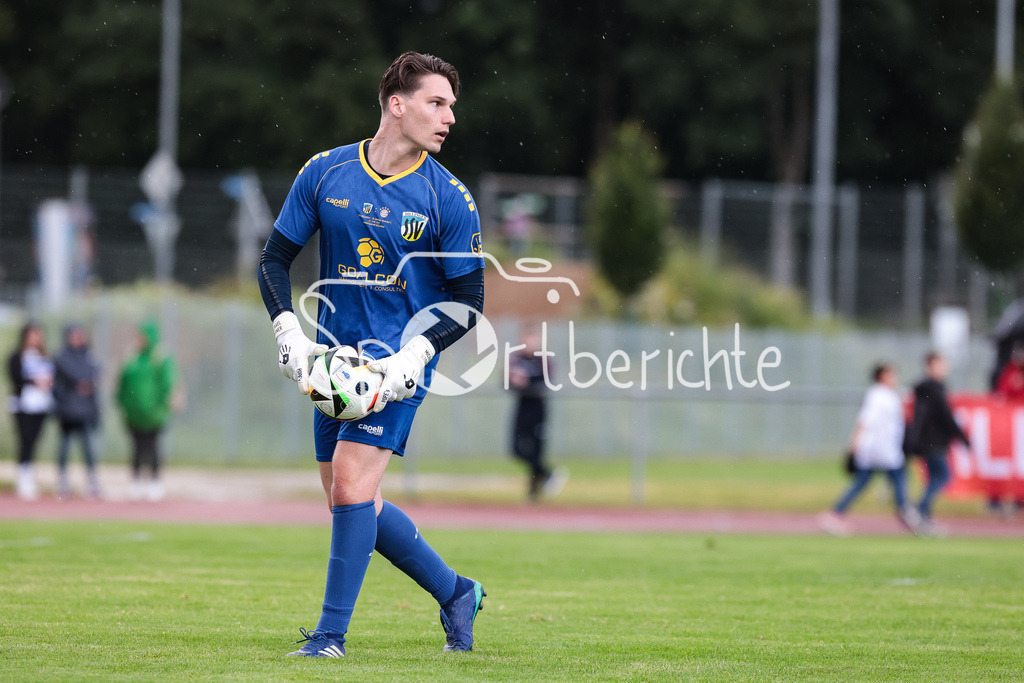 SSV Dillingen - FC Bayern Amateure | am Ball Michael WAGNER (SSV #26) / Freisteller / Einzelfoto