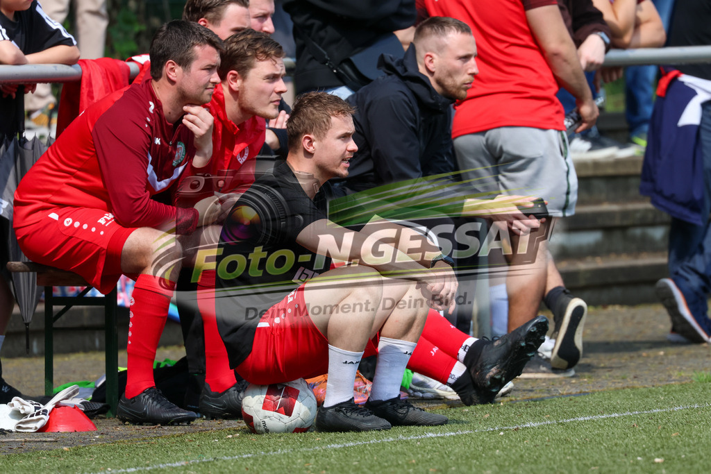 Bünder SV - TuS Bruchmühlen II | Auf dem Bild zu sehen: grün Bünder SV Trainer: Philipp Willmann   Bünder SV, TuS Bruchmühlen II, Saison 25/26, Kreisliga A, Bünde, Deutschland - Realisiert mit Pictrs.com
