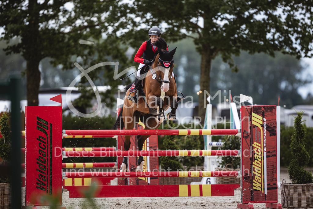 240616_Lemwerder_M2-Springen-552 | Deine schönsten Turniermomente als professionelle Fotos! Entdecke hochwertige Pferdesport-Fotografie im Online-Shop. Jetzt Fotos finden & bestellen!
