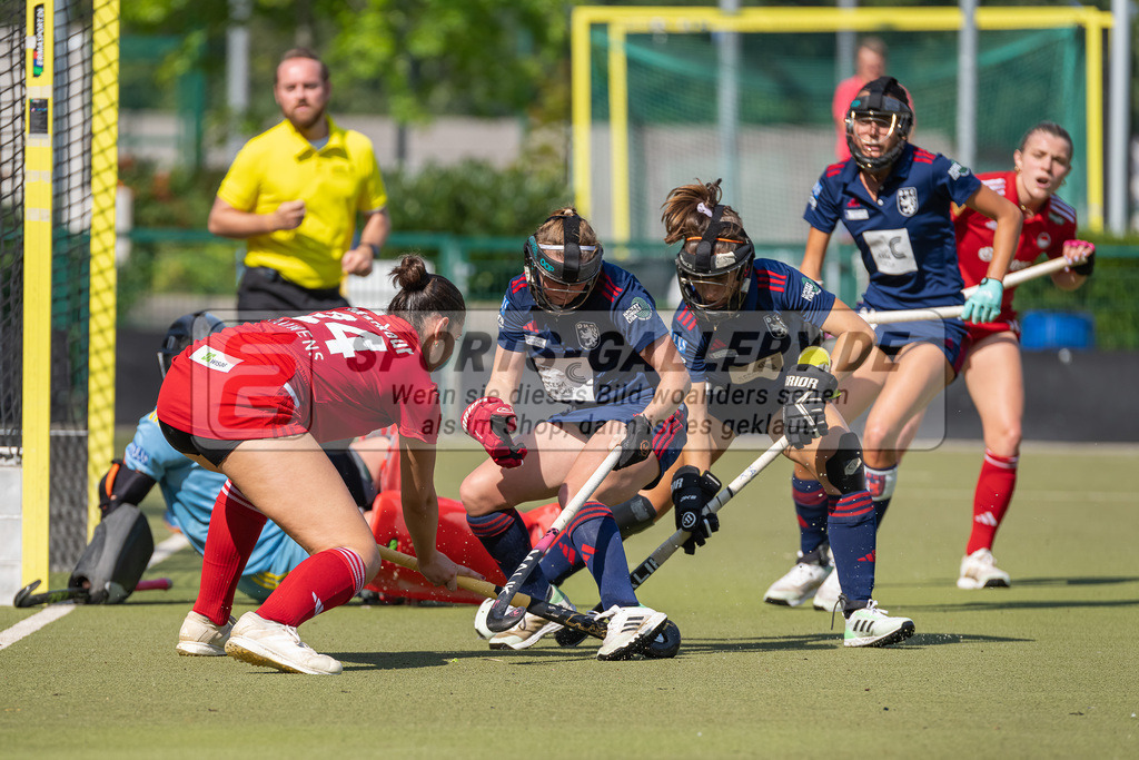 HK_20230910_103979 | 1.Bundesliga Damen Düsseldorfer HC - Rot-Weiss köln  am 10.9.2023 DHC, Düsseldorf , Fee Mazkour ( Rot-Weiss Köln #24 ) , Maike Schaunig ( Düsseldorfer HC #21 )