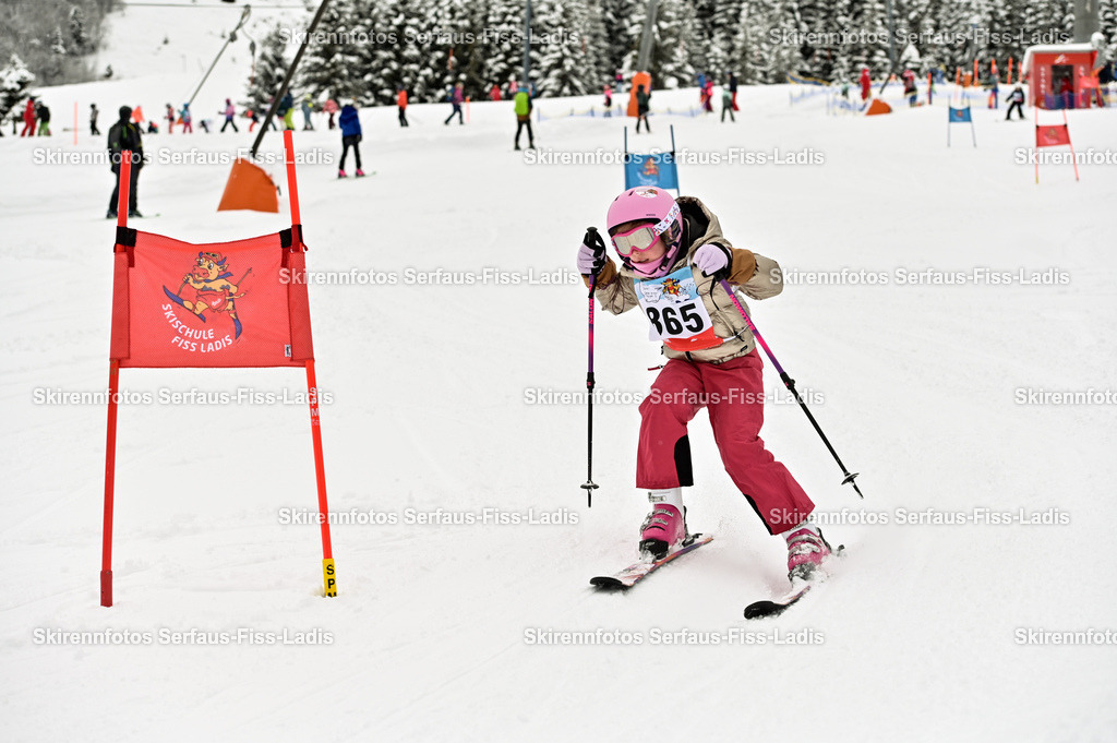 SRF_20.02.2026_1168 | Skirennfotos,Serfaus,Fiss,Ladis,Kinderskirennen,Winter,Tirol,Oberland,skirace,SFL,feelfree,weil wir's genießen,ski,Ski,skifahren,Sonnenplateau, - Realisiert mit Pictrs.com