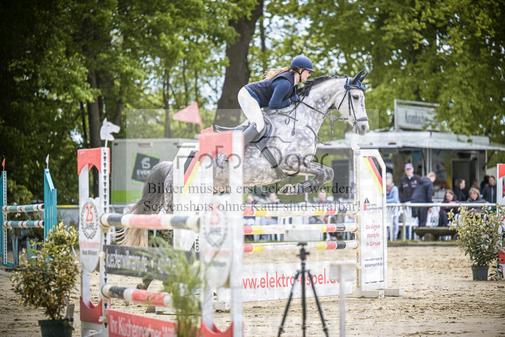 DOS_7467 | Entdecke hochwertige Reitturnierfotos von Foto Oger. Professionell, emotional und authentisch – jetzt Lieblingsmomente im Shop bestellen.Deutschlandweite Turnierfotografie. - Realisiert mit Pictrs.com