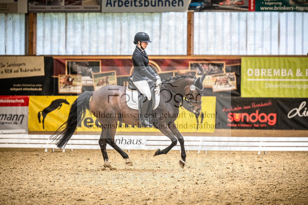 DOS_3890 | Entdecke hochwertige Reitturnierfotos von Foto Oger. Professionell, emotional und authentisch – jetzt Lieblingsmomente im Shop bestellen.Deutschlandweite Turnierfotografie. - Realisiert mit Pictrs.com