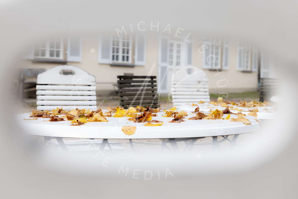 2024-10-20 Herbst Schloss Solitude 009 | Schwotte Media - Realisiert mit Pictrs.com