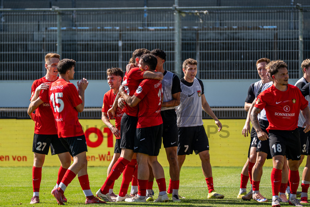 Stuttgarter Kickers vs. SG Sonnenhof Großaspach, Fussball, WFV-Pokal, Finale, 23.05.2026 | Kollektiver Torjubel nach Treffer durch Fabian Eisele (SG Sonnenhof Großaspach, #23) zum 0:2,Stuttgarter Kickers vs. SG Sonnenhof Großaspach, Fussball, WFV-Pokal, Finale, 23.05.2026