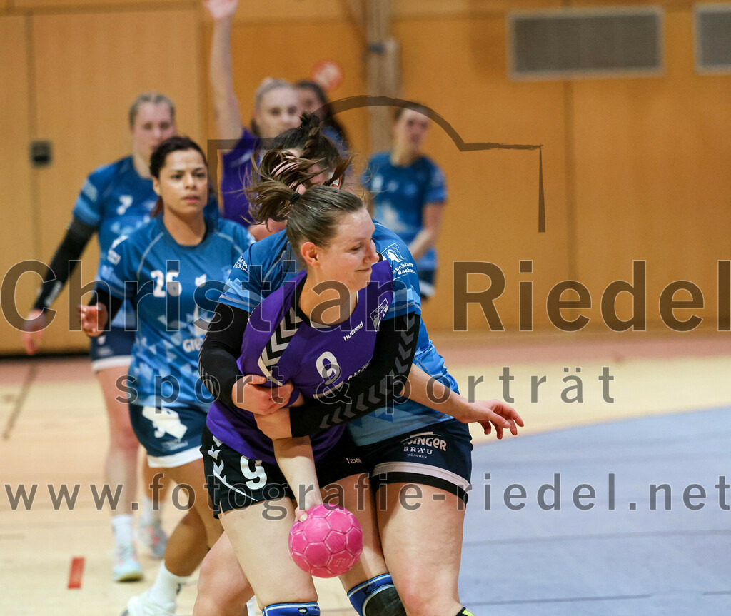 2023-01-21_040_SpVgg_Altenerding_gegen_TSV_Karlsfeld | Erding, Deutschland, 21.01.2023:
Handball, Bezirksoberliga Frauen Altbayern 2022 / 2023, 8. Spieltag, SpVgg Altenerding gegen TSV Karlsfeld, Endergebnis: 28:24

Julia Kranich (SpVgg Altenerding, #9), Janine Klapproth (TSV Eintracht Karlsfeld, #24)

Foto: Christian Riedel / fotografie-riedel.net