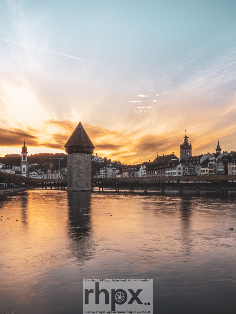 Abendstimmung Kapellbrücke | <p><strong>Wasser. Farbe. Stille.</strong></p> - Realisiert mit Pictrs.com