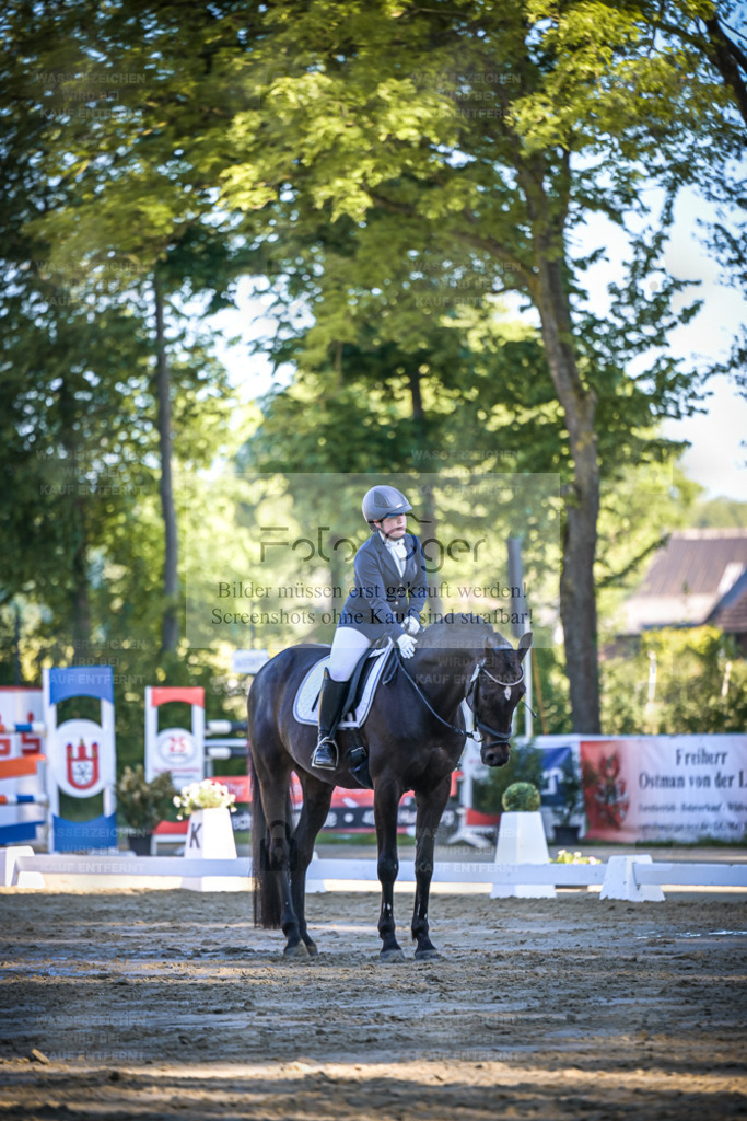 DOS_4256 | Entdecke hochwertige Reitturnierfotos von Foto Oger. Professionell, emotional und authentisch – jetzt Lieblingsmomente im Shop bestellen. - Realisiert mit Pictrs.com