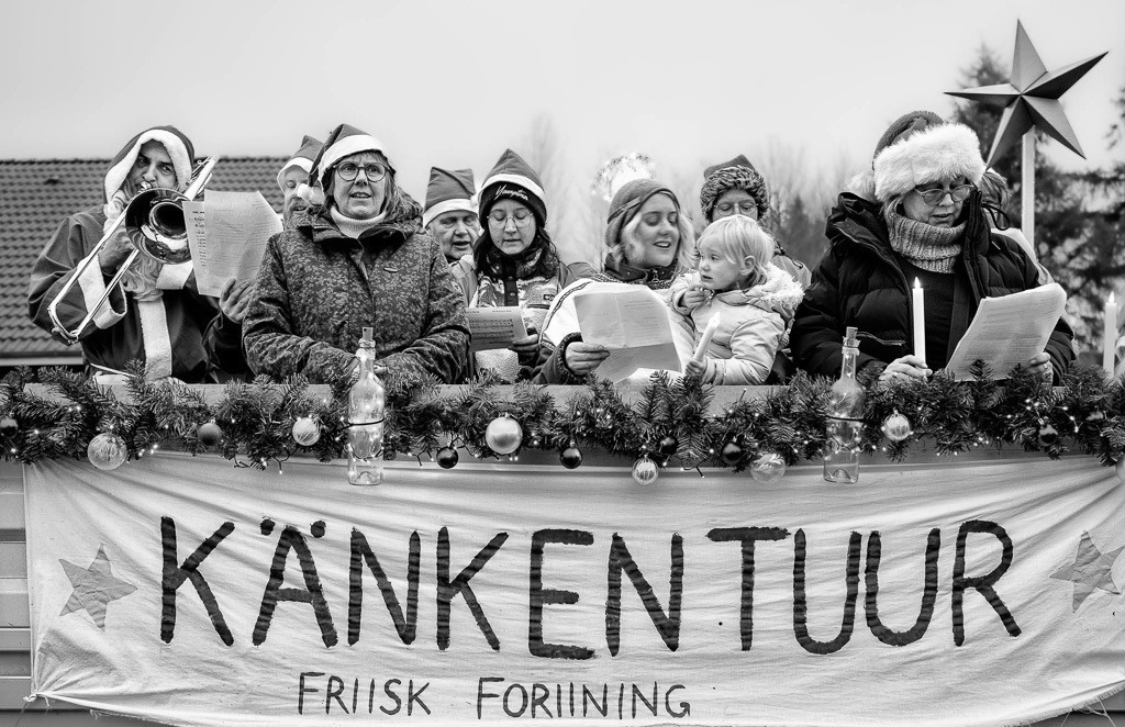 Weihnachtstour der Friisk Foriining © Holger Rüdel | Der Online-Shop von Holger Rüdel. Ausgewählte Fotografien als FineArt-Prints bestellen: Bildreportagen, Landschaften, Wildlife, History, Infrarot-Motive in Schwarzweiß und Verschiedenes.  - Realisiert mit Pictrs.com