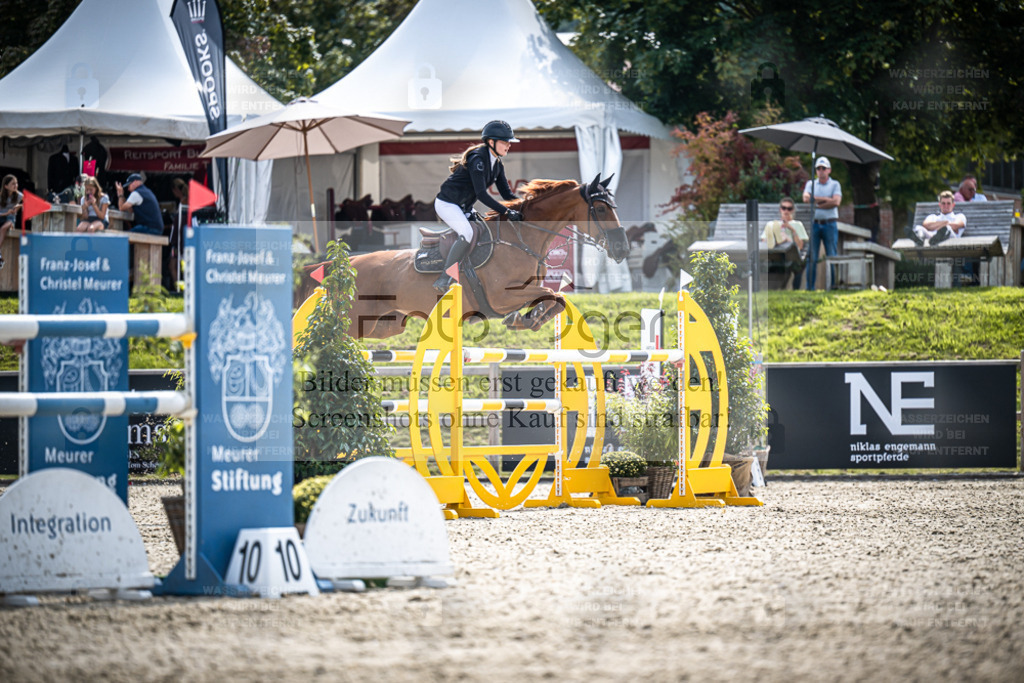 DOS_8616 | Entdecke hochwertige Reitturnierfotos von Foto Oger. Professionell, emotional und authentisch – jetzt Lieblingsmomente im Shop bestellen. - Realisiert mit Pictrs.com