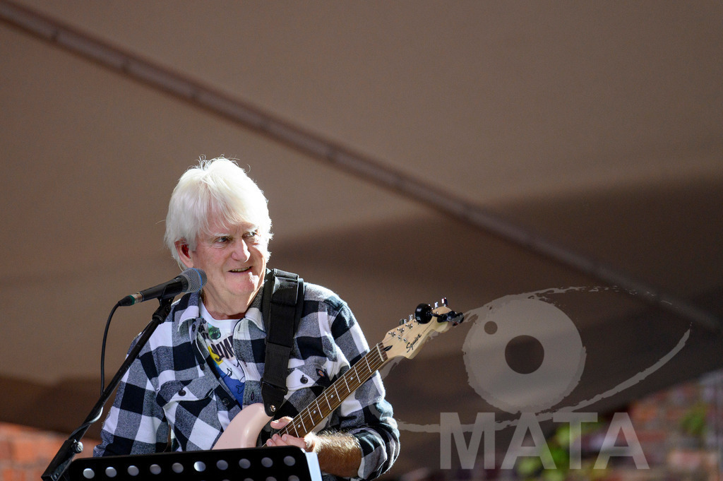 _DWA2746 | John Lees von John Lees' Barclay James Harvest live bei einem Konzert in Serenadenhof Nürnberg, 01.07.2023 - Realisiert mit Pictrs.com