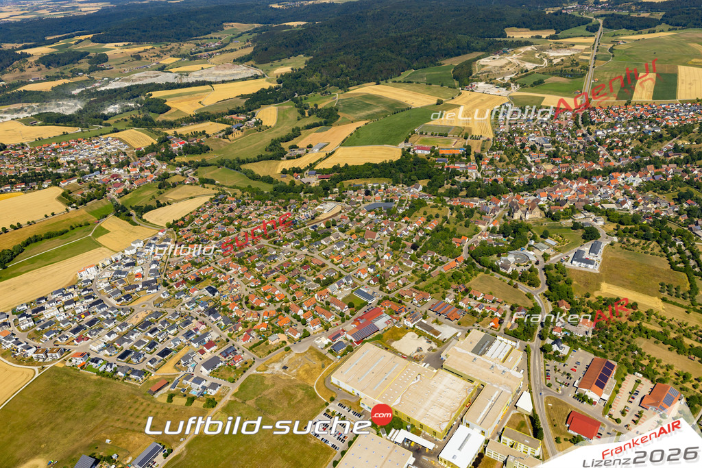 Aktuelles Luftbild von  Obersontheim - Die Luftaufnahme wurde 2022 mittels UL-Flugzeug erstellt ( keine Drohne ) - hochauflösende Kamera-Systeme von  Canon -Beste Qualität - Für grossformatige Ausdrucke geeignet. Die Geschenkidee !