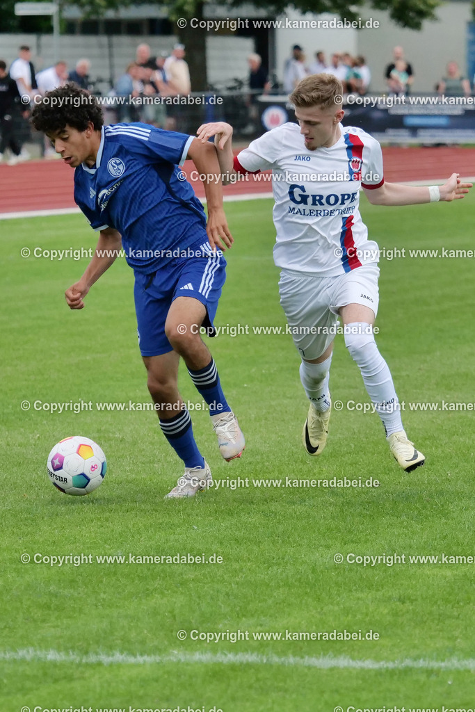 Fußball : Testspiel : SuS 09 Dinslaken - Schalke 04 U 19 am 25.07.2024 | Foto : Jochen Emde / www.kameradabei.de - Realisiert mit Pictrs.com