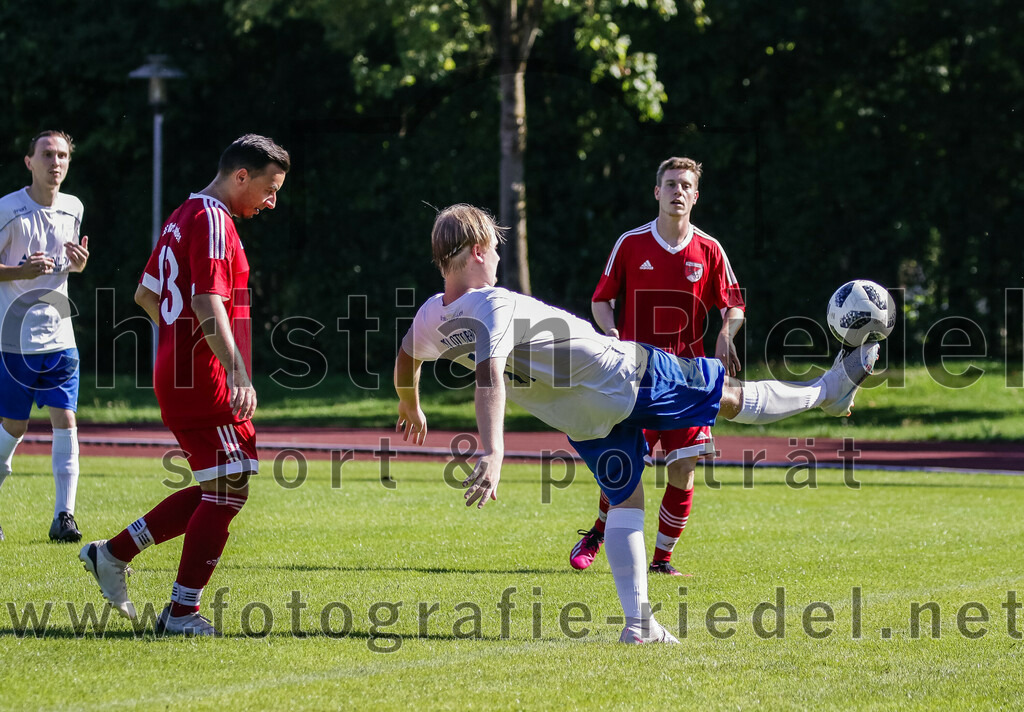 2023-08-19_050_SG_Markt_Schwaben_II_gegen_TSV_Ottobrunn_III | Markt Schwaben, Deutschland, 19.08.2023:
Fußball, C-Klasse 2023 / 2024, 1. Spieltag, (SG) Markt Schwaben II gegen TSV Ottobrunn III, Endergebnis: 0:4

Sadik Hetemaj (SG Markt Schwaben, #13), Nikolay Tretyakov (TSV Ottobrunn, #11)

Foto: Christian Riedel / fotografie-riedel.net