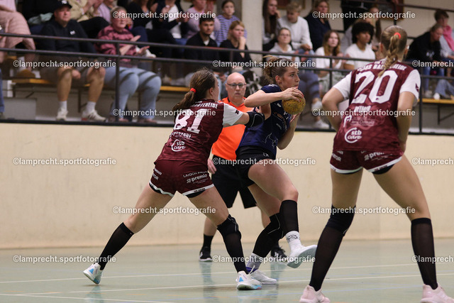 Handball I Juniorinnen I Saison 2026-2027 I Oberliga Schleswig-Holstein I 3. Spieltag I HSG Kalkberg 06 - TSV Bargteheide 185 | v.l. Lotta Sophie Jargstorf (81, TSV Bargteheide), Amelie Fee Bastian (21, HSG Kalkberg 06) - Realisiert mit Pictrs.com