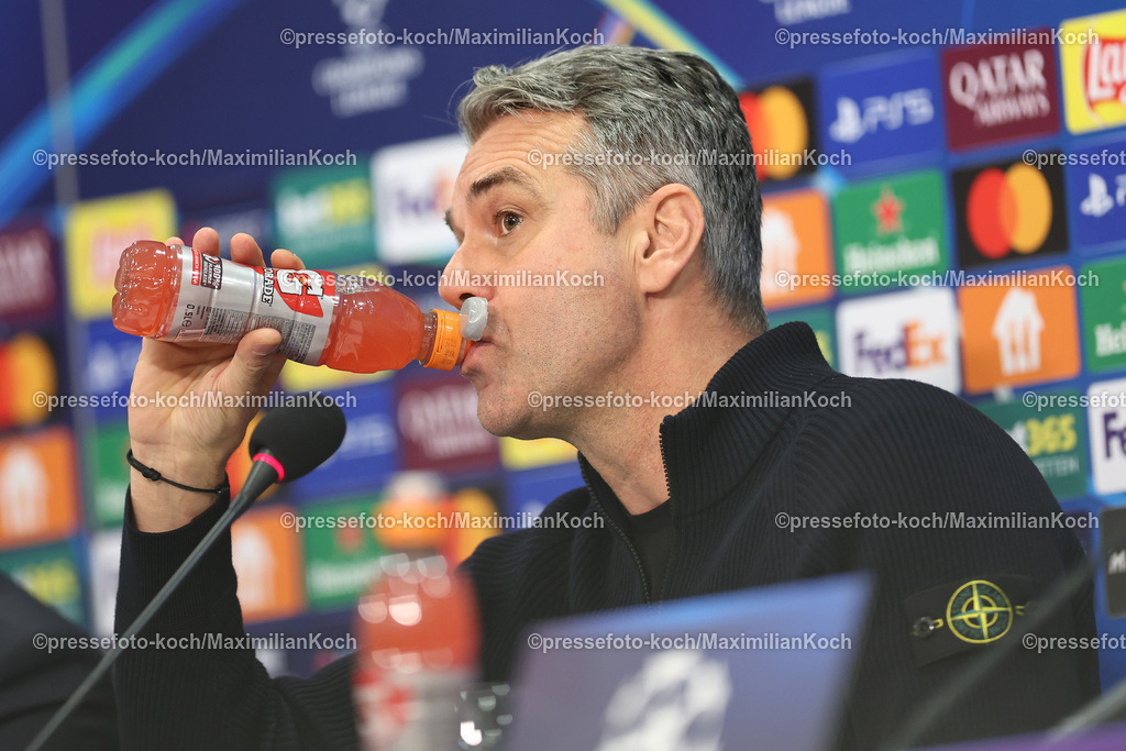 UCL10122401120 | 10.12.2024, Fußball, UEFA Champions League, Schachtar Donezk - FC Bayern München, Arena AufSchalke Gelsenkirchen, 8. Spieltag Saison 2024 2025: Pressekonferenz nach dem Spiel mit den Trainern - Cheftrainer Marino Pusic (Trainer Schachtar Donezk)DFB regulations prohibit any use of photographs as image sequences and or quasi-video.