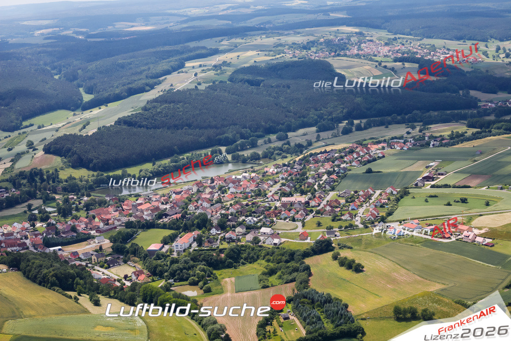 Die Luftaufnahme der Stadt Priesendorf wurde vom UL-Flugzeug heraus erstellt ( keine Drohne )- hohe Auflösung für beste Qualität