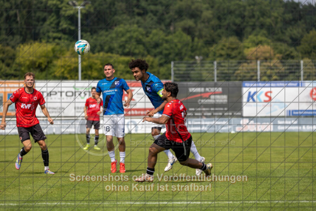 20250816_150957_0522 | #,1.Göppinger SV (rot) vs. FSV 08 Bietigheim-Bissingen (blau), Fußball, Oberliga BW, wfv, 03. Spieltag, Saison 2025/2026, Rasensportplatz Stadion SV Göppingen, Hohenstaufenstr. 116, 73033 Göppingen, 16.08.2025 - 14:00 Uhr,Foto: PhotoPeet-Sportfotografie/Peter Harich