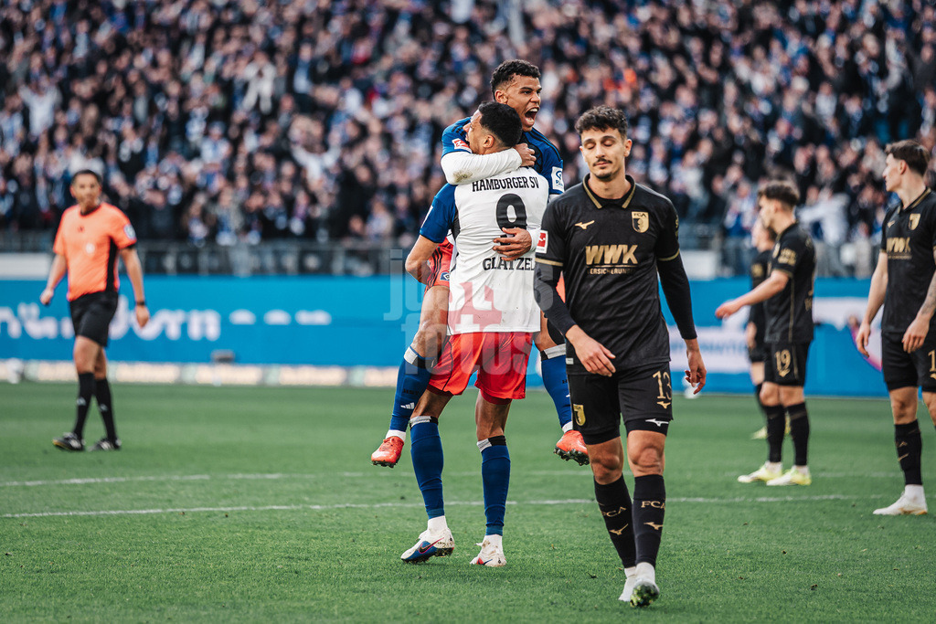 Fußball | Männer | Saison 2025/2026 | 1. Fußball-Bundesliga | 28. Spieltag | Hamburger SV vs. FC Augsburg | 04.04.2026 | Torjubel Ransford-Yeboah Königsdörffer (#11, HSV) rechts und Robert Glatzel (#9, HSV) links