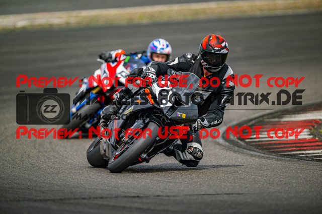 MaZZes_FotoMatrix_230719_3206 | GELB