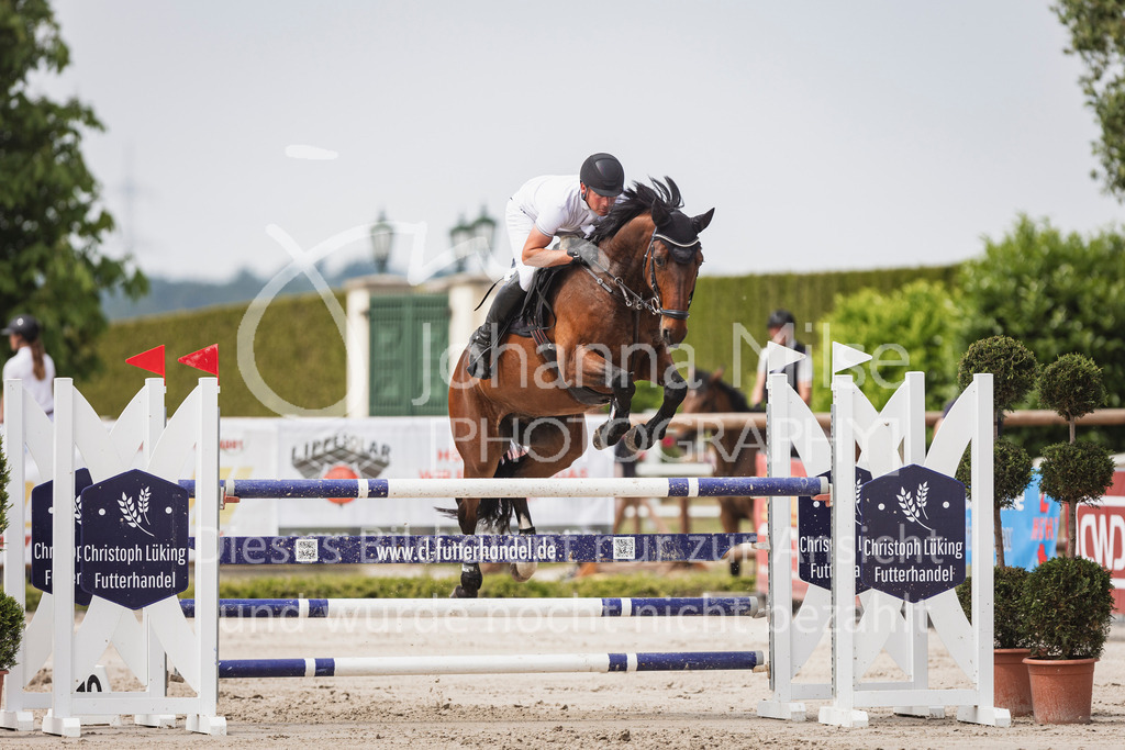 250531_MayDays_M2-Springen-564 | Deine schönsten Turniermomente als professionelle Fotos! Entdecke hochwertige Pferdesport-Fotografie im Online-Shop. Jetzt Fotos finden & bestellen!