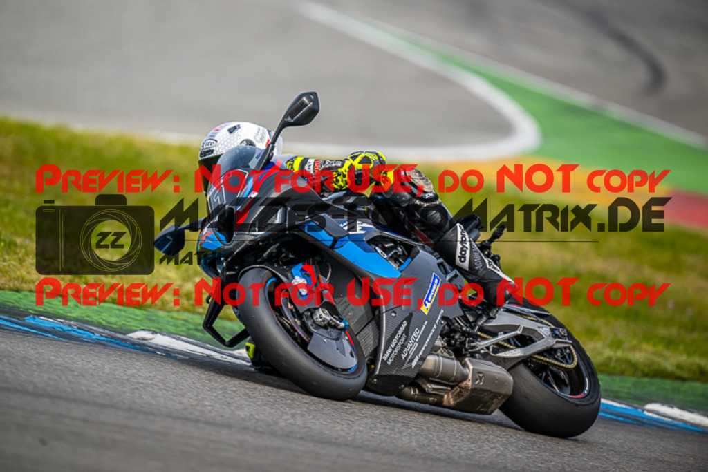 MaZZes_FotoMatrix_230410_4729 | WEISS