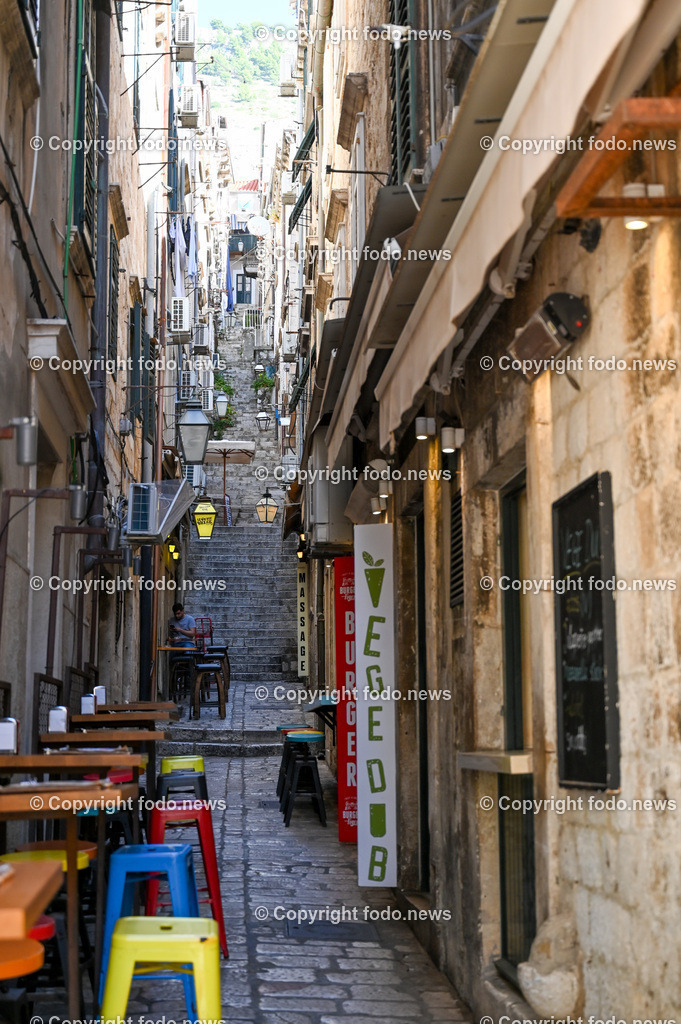 Kroatien_ Dubrovnik_ 11.10.2023-21 | 11.10.2023, Kroatien, HRV, Dubrovnik im Bild Gastronomie, Tourismus, Touristen, Sehenswuerdigkeiten, Stadtansichten



eine Stadt im suedlichen Kroatien an der Adriakueste in der Gespannschaft Dubrovnik-Nereveta. Die Altstadt wurde im Jahr 1979 von der UNESCO in die Liste des Weltkulturerbes aufgenommen.