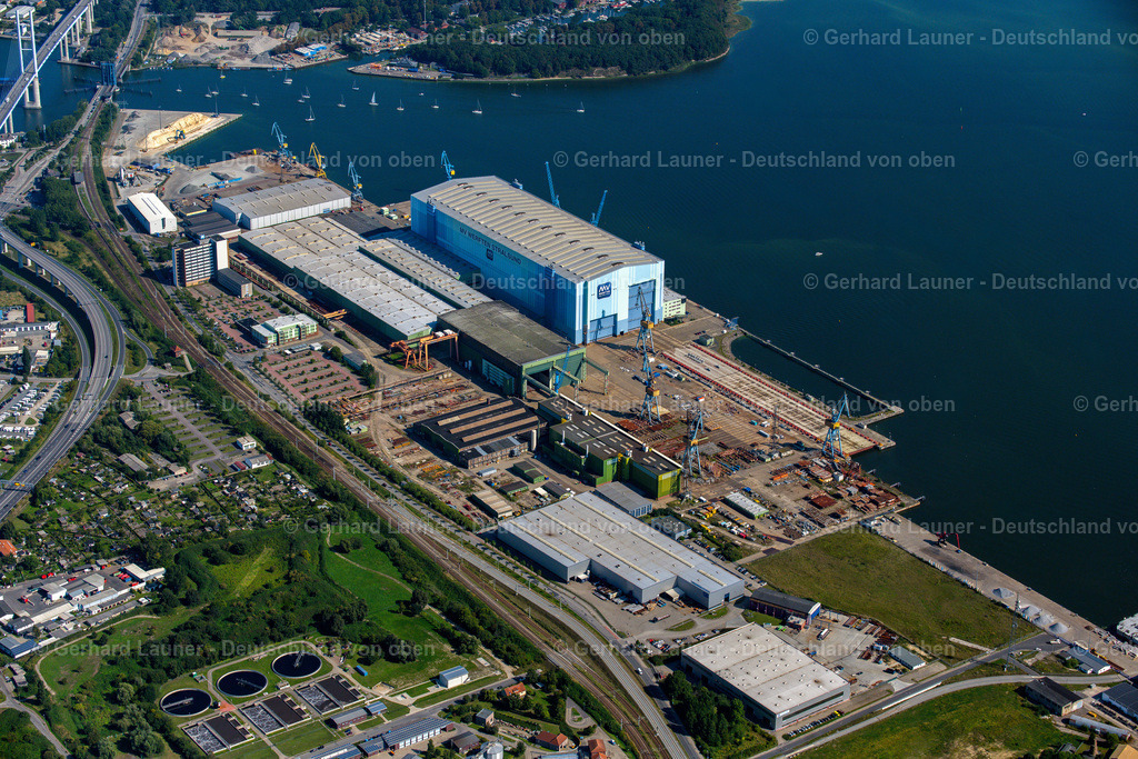 4061626 | STRALSUND 08.09.2021 Werftgelände der Schiffswerft am Strelasund Ufer im Ortsteil Dänholm in Stralsund im Bundesland Mecklenburg-Vorpommern. Die ehemalige " Volkswerft Stralsund " wird nun geführt von der MV WERFTEN Wismar GmbH . Weiterführende Informationen bei: MV WERFTEN. // Shipyard area of the dockyard in the Strelasund shore in the district Daenholm in Stralsund in the federal state Mecklenburg-West Pomerania. Further information at: MV WERFTEN. Foto: Gerhard Launer