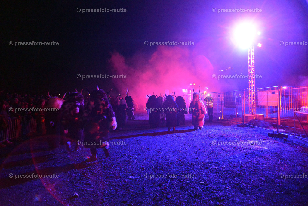 news-2022-Dez03-Krampusumzug-Reutte-WTV_5854 | Info aus dem Bezirk Reutte/Ausserfern Tirol sowie eine umfangreiche Bilddatenbank über die gesamte Region: Lechtal, Talkessel Reutte, Tannheimertal, Zwischentoren. Lech, Plansee, Zugspitze, Grenztunnel, B179, Fernpassstraße, Verkehr, Lawinen, Tradition, - Realisiert mit Pictrs.com