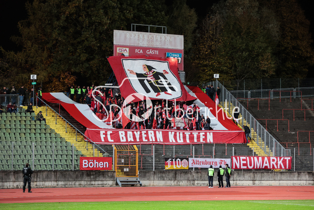 FC Augsburg II - FC Bayern Amateure | Die Fans aus Muenchen haben ein Intro vorbereitet / Choreo / Pyrotechnik / Pyro / Ultras /