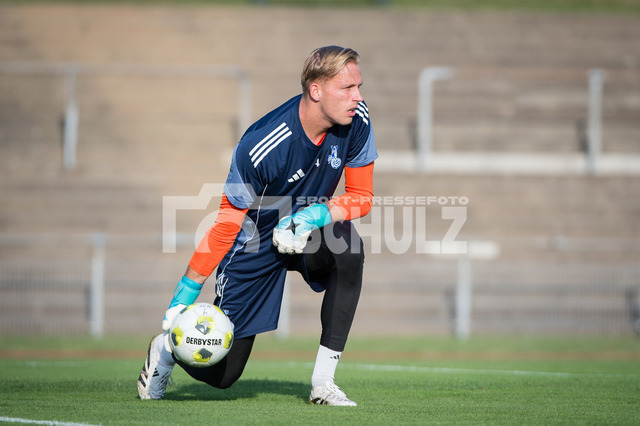 20250820_schulz_MenDui_002 | Julius Paris (MSV Duisburg,No.24) beim aufwärmenDEU, Mönchengladbach 20.08.2025 Fußball, Niederrheinpokal, Saison 2025/2026, 1. Runde, SC Victoria Mennrath - MSV Duisburg - Realisiert mit Pictrs.com