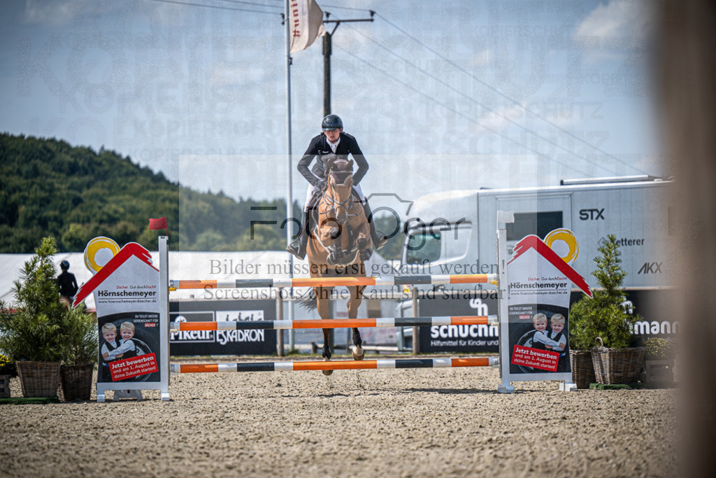 DOS_6071 | Entdecke hochwertige Reitturnierfotos von Foto Oger. Professionell, emotional und authentisch – jetzt Lieblingsmomente im Shop bestellen.Deutschlandweite Turnierfotografie. - Realisiert mit Pictrs.com
