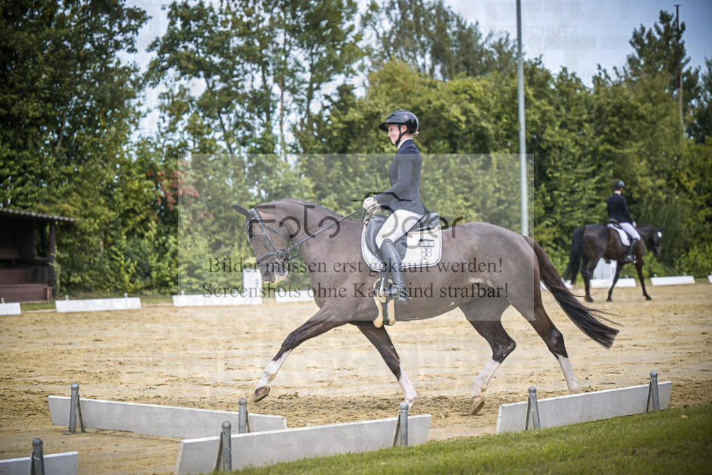 DOS_1524 | Entdecke hochwertige Reitturnierfotos von Foto Oger. Professionell, emotional und authentisch – jetzt Lieblingsmomente im Shop bestellen.Deutschlandweite Turnierfotografie. - Realisiert mit Pictrs.com