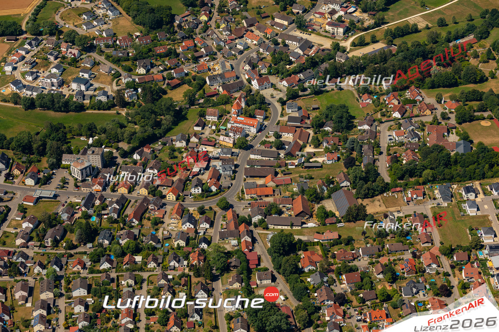 Das Luftbild der Stadt Adelsried wurde 2022 vom Flugzeug heraus erstellt (keine Drohnen-Aufnahmen) Aufnahmehöhe ca.450 Meter- hohe Bildauflösung und Druck-Qualität. Garantiert!