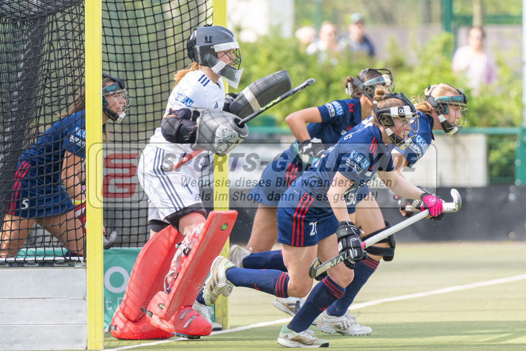 HK_20240413_100261 | 1. Bundesliga Hockey Damen Düsseldorfer HC - Zehlendorfer Wespen am 13.4.2024 DHC, Düsseldorf , Femke Jovy ( Torfrau Düsseldorfer HC #1 ) , Maike Schaunig ( Düsseldorfer HC #21 ) , Lilly Stoffelsma ( Düsseldorfer HC #50 )