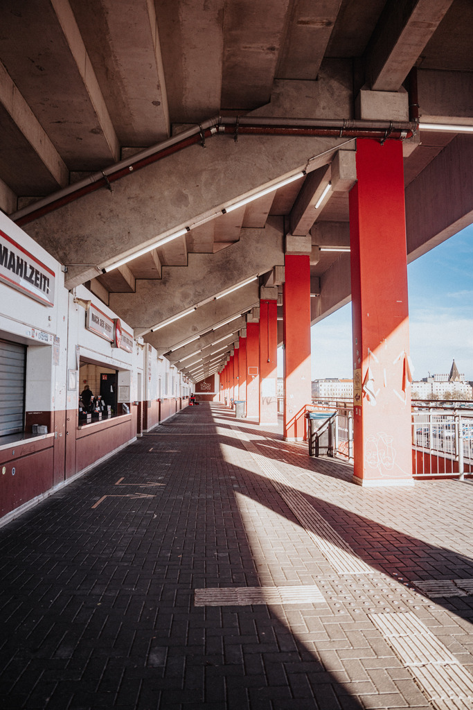FCP00956 | Der offizielle Shop für FC St. Pauli Fotos. Wähle aus Spielszenen & Fanmomenten dein FCSP Wunschformat. Wir liefern Millerntor-Atmosphäre.