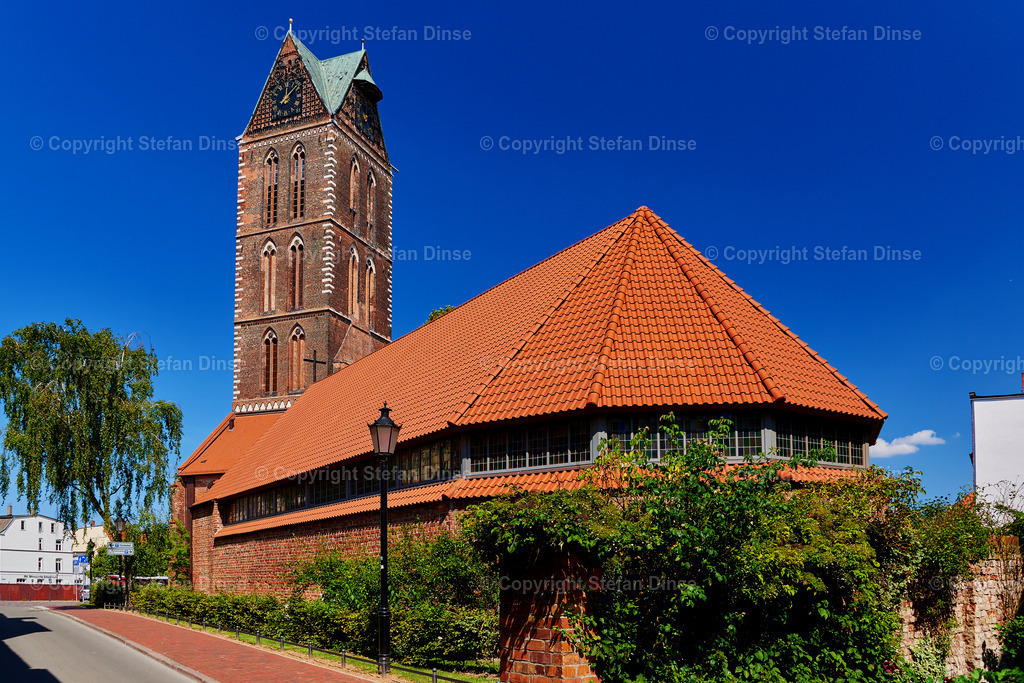 _DSC2714 1 | Findlinge im Eis, Zeesenboote bei der Traditionsregatta, eine Seebrücke im Sonnenaufgang - mit den Bildern aus dieser Galerie erhalten Sie wunderschöne Aufnahmen über das ganze Jahr. Ein tolles Produkt zum Verschenken, Werben oder zum Träumen vom nächsten - Realisiert mit Pictrs.com