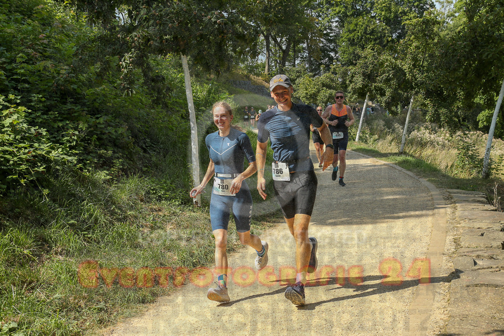 250824_1449_EX1_7714 | Sportfotografie im Rhein-Sieg Kreis, Köln, Bonn, NRW, Rheinland Pfalz, Hessen, etc. Unser Tätigkeitsfeld umfasst den Laufsport vom Volkslauf über den Marathon, Duathlon, Triathon bis zum Ultralauf wie Kölnpfad Ultra oder Schindertrail.