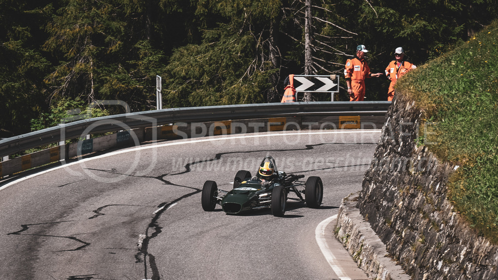 19. Arosa ClassicCar 2023 - 2. September 2023 | 19. Arosa ClassicCar 2023
Arosa, Schweiz
Gentilesca Bruno aus Wettingen mit der Startnummer 253 in einem Merlyn MK 20, Jahrgang 1971, in der Klasse Classic Trophy.
@arosaclassiccar, @arosa.official, #arosaclassiccar, #arosa, #76curves, #classiccar
Bild: Sportfotografie Markus Aeschimann | www.markus-aeschimann.ch - Realisiert mit Pictrs.com