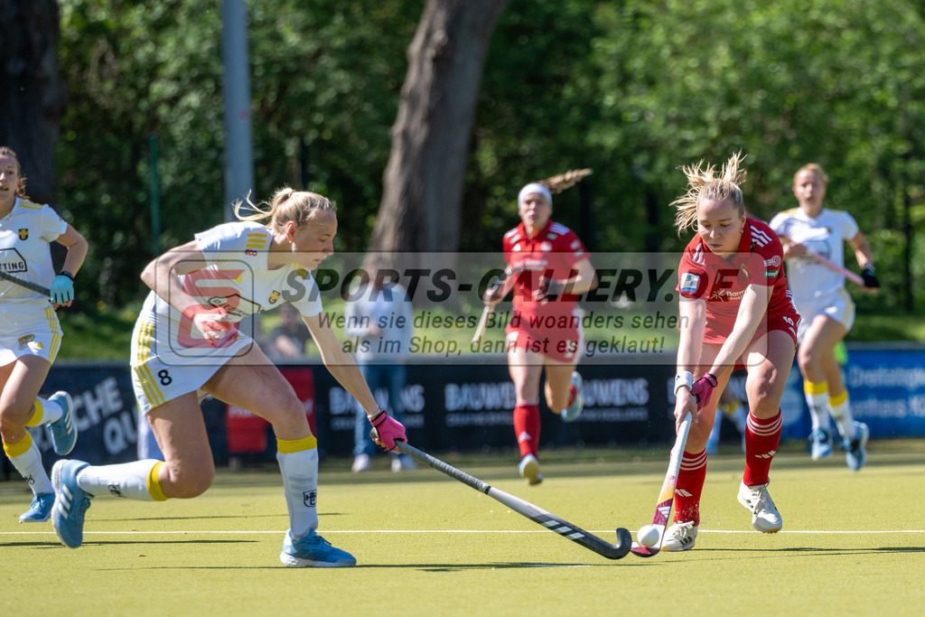 SFE_20250412_0075 | Köln, Deutschland, 12.04.2025:  Hockey 1. Bundesliga Damen Rot-Weiss Köln - Harvestehuder THC im KTHC Stadion Rot-Weiss Köln Tennis and Hockey Club am 12.04.2025 in Köln, Deutschland. (Foto von Stephan Fehrmann)Köln, Germany, 12.04.2025: Hockey 1. Bundesliga Damen Rot-Weiss Köln - Harvestehuder THC in KTHC Stadion Rot-Weiss Köln Tennis and Hockey Club at 12.04.2025 in Köln, Deutschland. (Foto from Stephan Fehrmann)