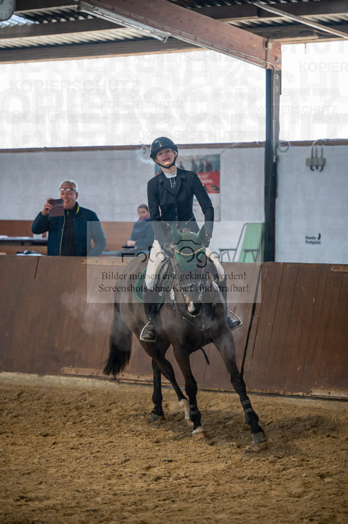 Hallenreittunier Voxtrup 2023 | Entdecke hochwertige Reitturnierfotos von Foto Oger. Professionell, emotional und authentisch – jetzt Lieblingsmomente im Shop bestellen.Deutschlandweite Turnierfotografie. - Realisiert mit Pictrs.com