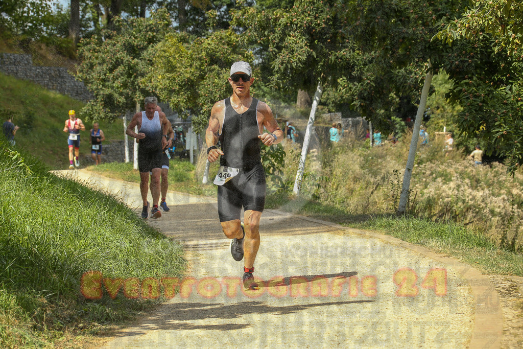 250824_1337_EX1_2989 | Sportfotografie im Rhein-Sieg Kreis, Köln, Bonn, NRW, Rheinland Pfalz, Hessen, etc. Unser Tätigkeitsfeld umfasst den Laufsport vom Volkslauf über den Marathon, Duathlon, Triathon bis zum Ultralauf wie Kölnpfad Ultra oder Schindertrail.